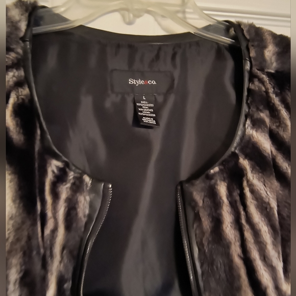 Beautiful Vest - Picture 2 of 2